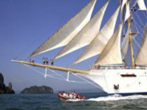 Segelkreuzfahrt Kykaden - zeigt Star Flyer mit Tender Boat